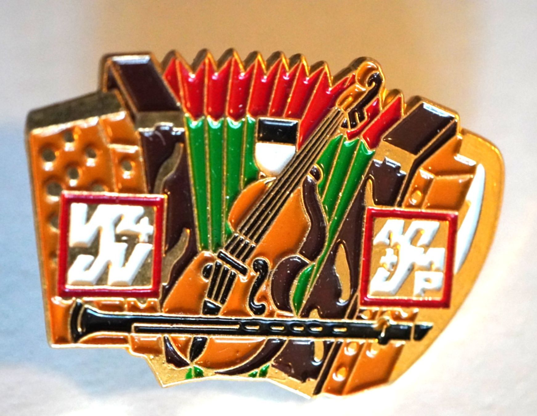 Placchette & Badge: 3 Pin Örgeli – Usato da Worb venduto da worb01 3