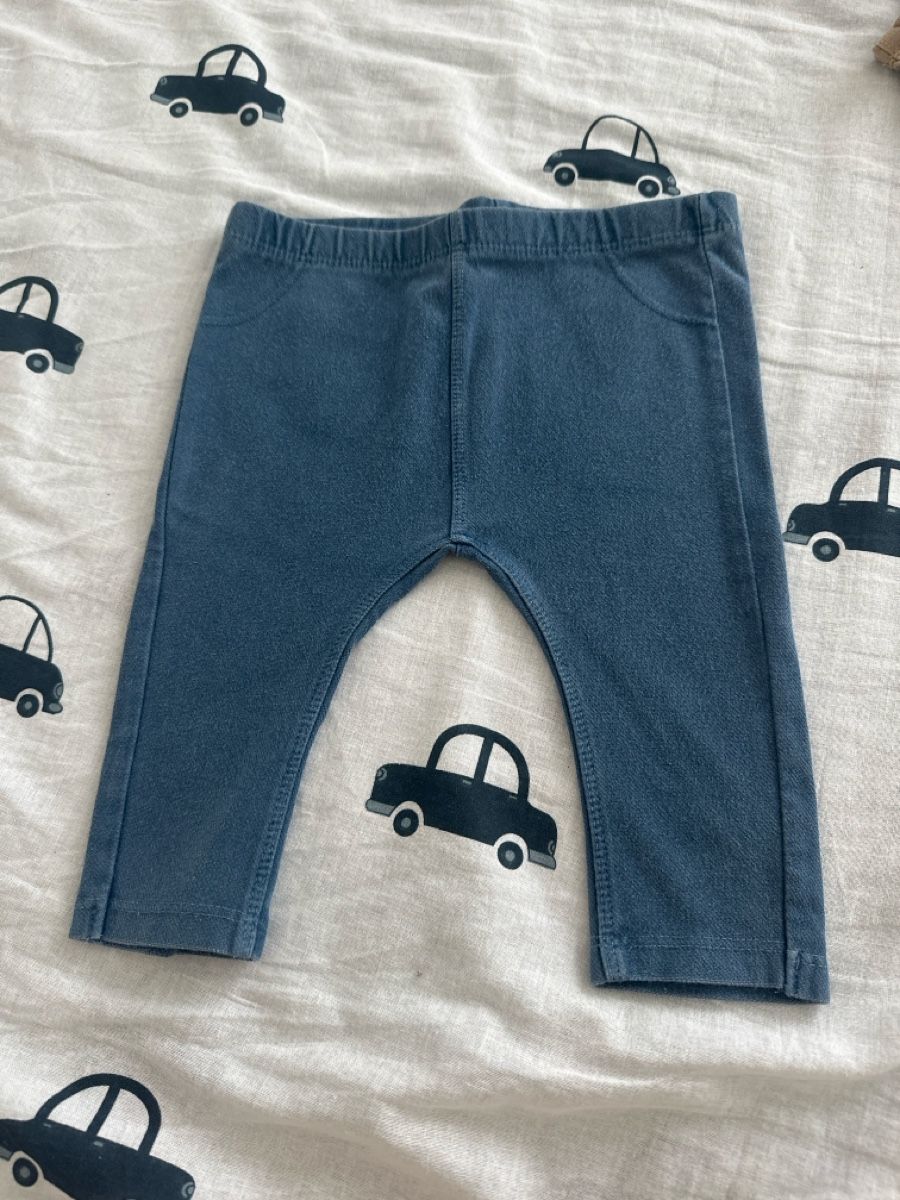 Zara Pantaloni: Baby-Jeans, Größe 6-9 Monate – Usato da St. Gallen venduto da adr_l9jg