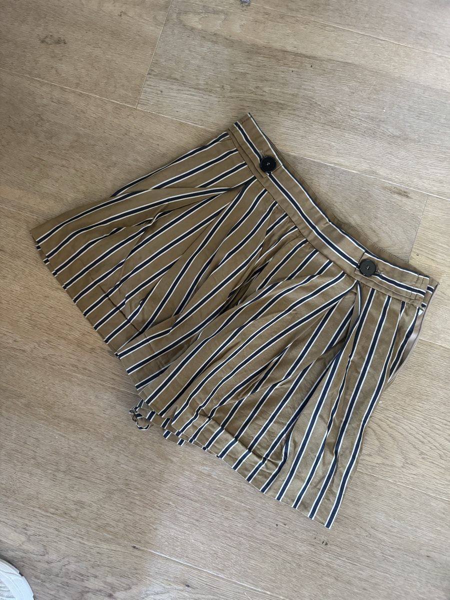 Sandro Pantaloni: Sandro Paris Striped Shorts - Size 38 – Usato da Baar venduto da Julemmen
