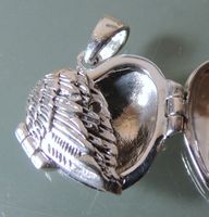 Medaillon Silber 925 mit Flügeltüren in Herzform