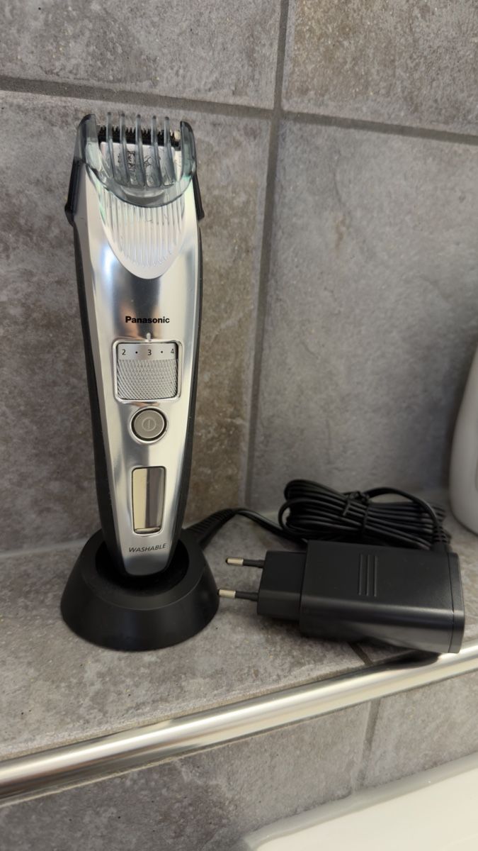 Panasonic Coupe: Panasonic Bartschneider silber grau mit Ladestation – D'occasion à Buchs ZH par don_angelo88