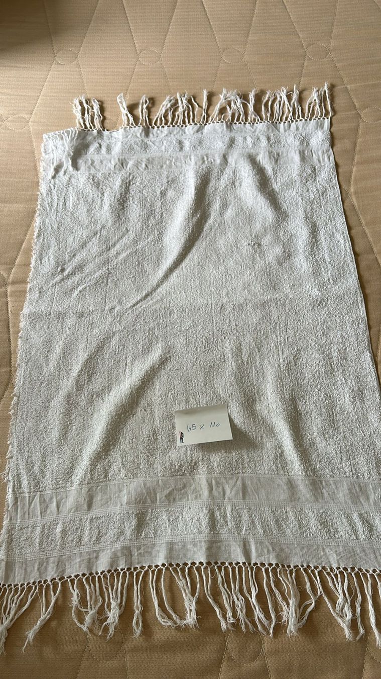 Teli da bagno: Vecchio asciugamano in spugna 65x110 cm – Usato da Melano venduto da H-Sara