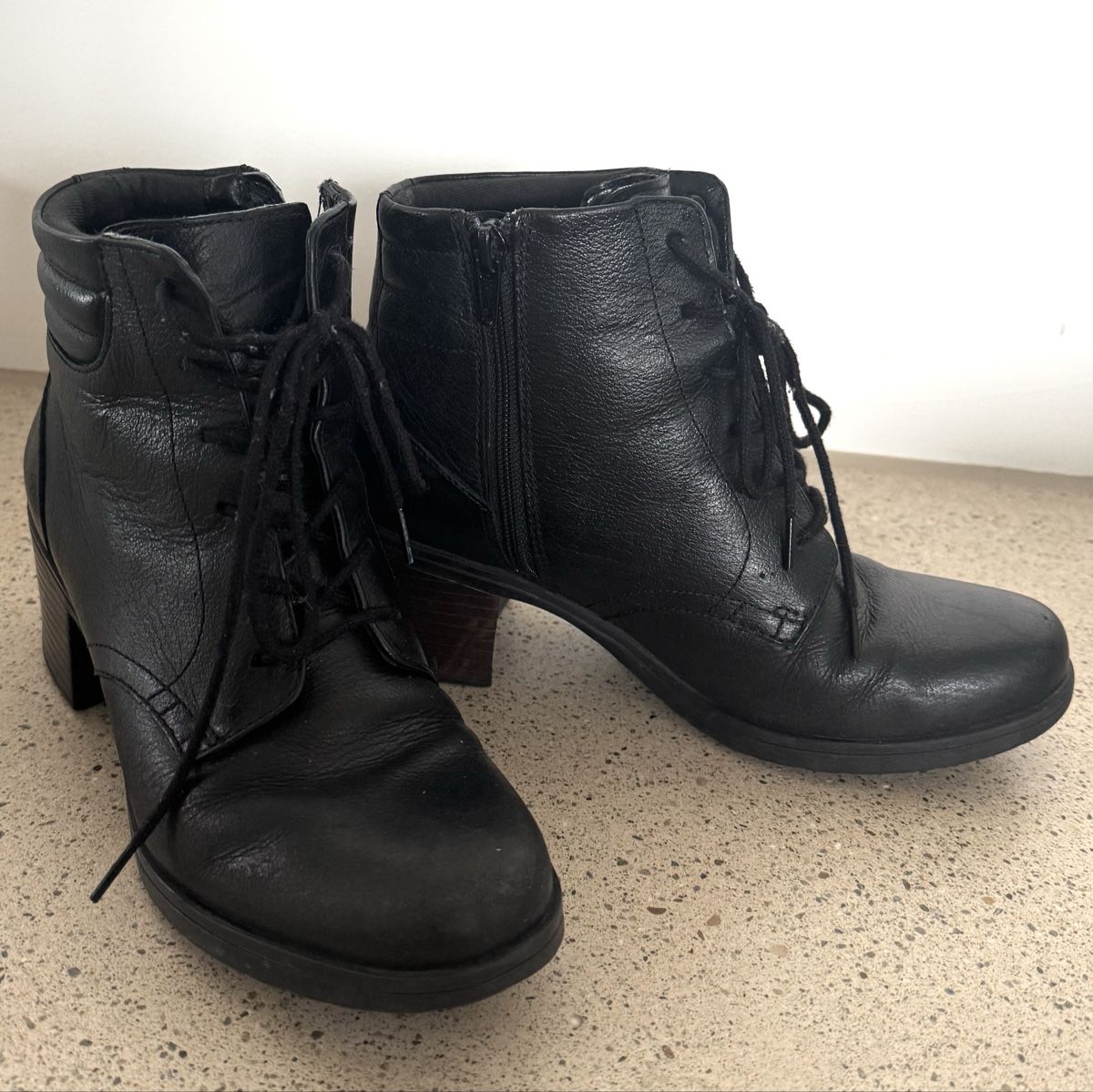 Clarks Scarpe da donna: Clarks Leder Stiefeletten Schwarz Gr. 37 – Usato da Zürich venduto da di_archive 2