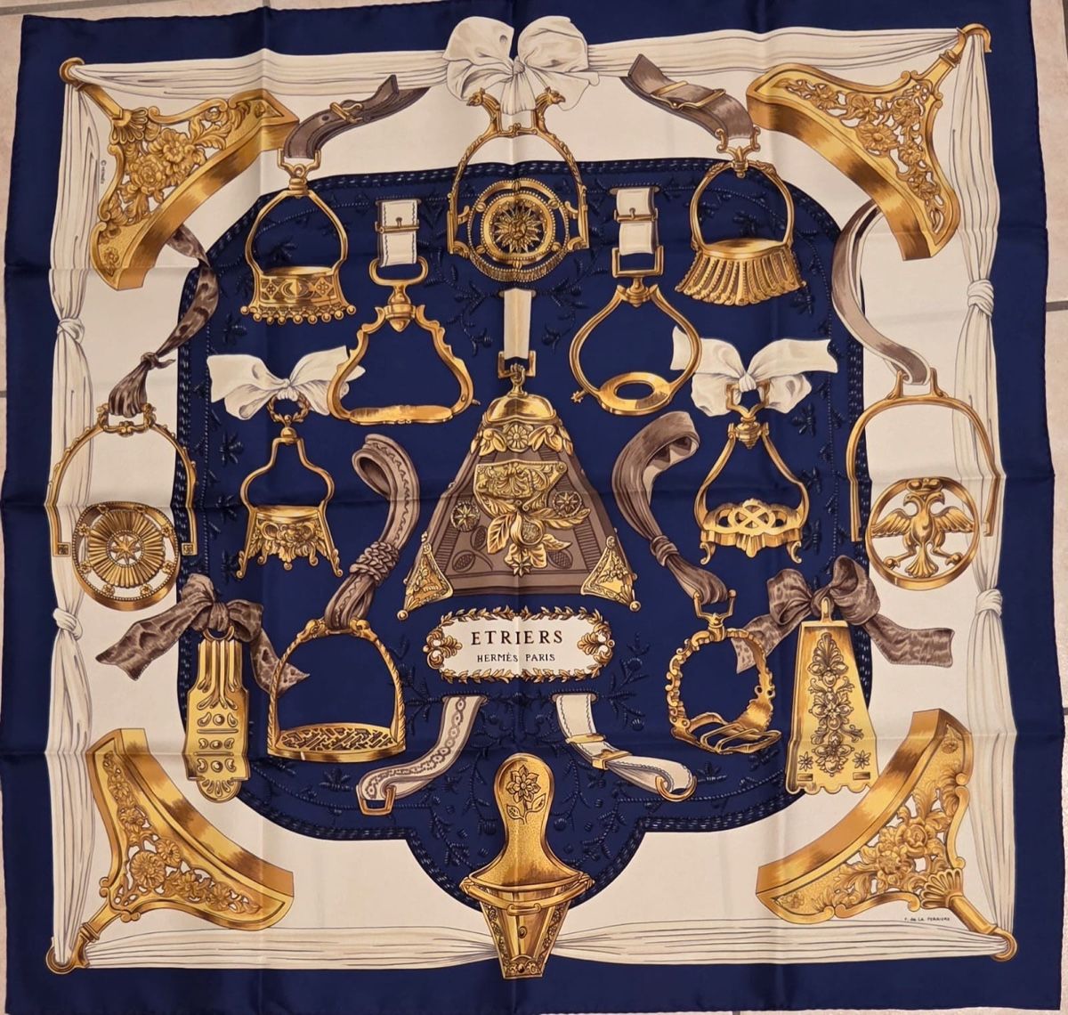 Hermès Foulard & Sciarpe: Carré Hermès en soie "Etriers" - Neuf – Nuovo e nell'imballaggio originale da Préverenges venduto da Gilchris 2