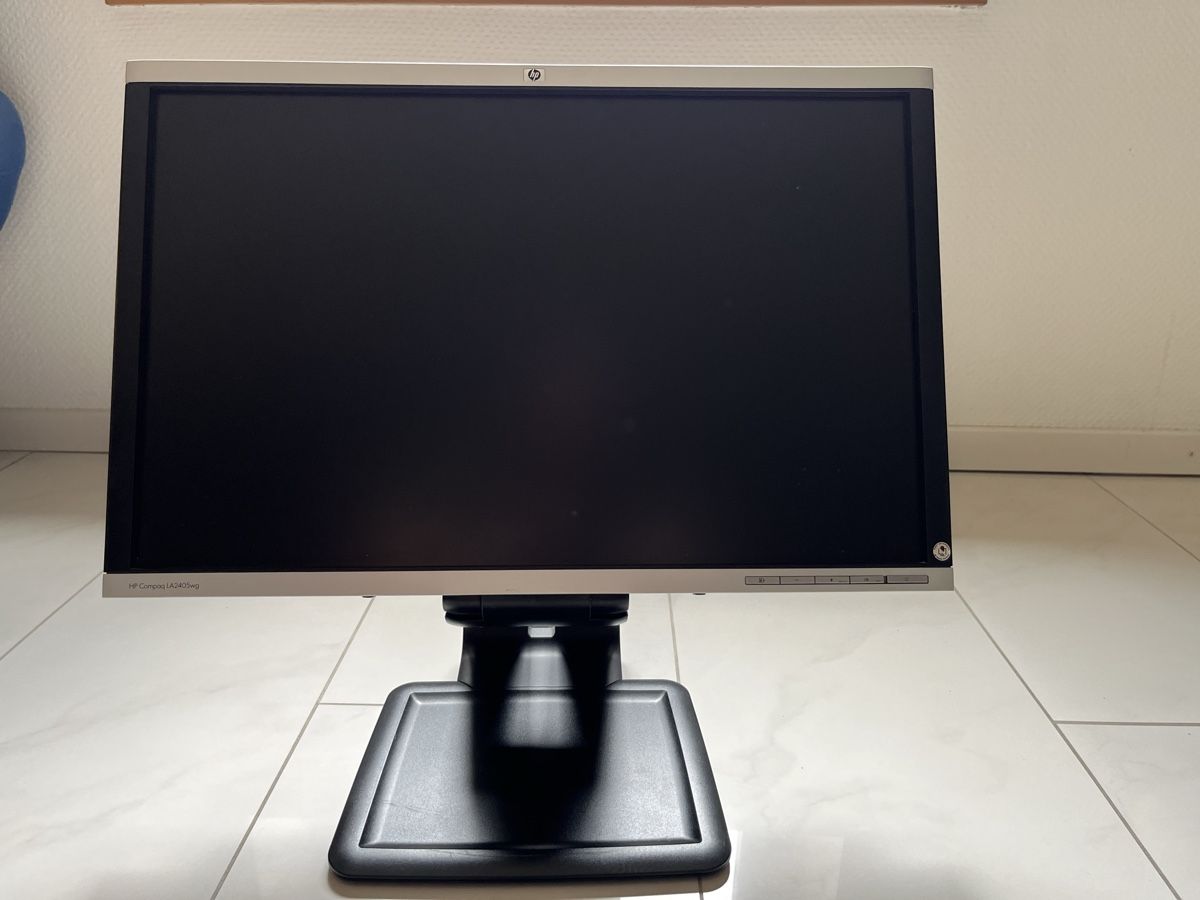 Monitore: HP Compaq LA2405wg – Gebraucht aus Endingen von Ilya_