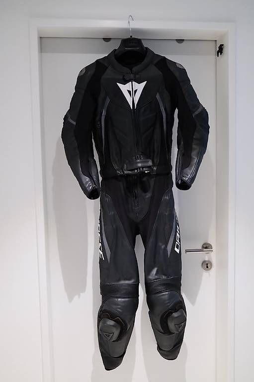 Completi, tute sportive e funzionali: Dainese Lederkombi 2 teiler  – Usato da Rickenbach LU venduto da MartinaW.