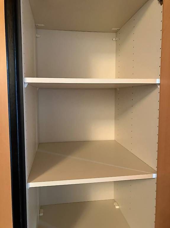 Schränke: Kleiderschrank  – Gebraucht aus Zürich von Ursli33 3