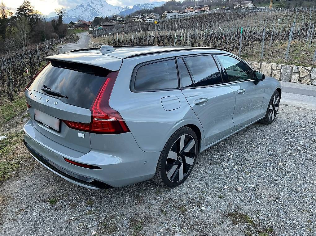 Automobili: Volvo V60 Plug-in Hybrid - Dark Edition – Usato da Sion venduto da nicotier 2