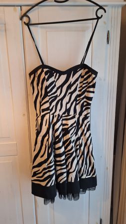 Kleid Damen Grösse S Rinascimento Zebra-Muster schwarz-weiss
