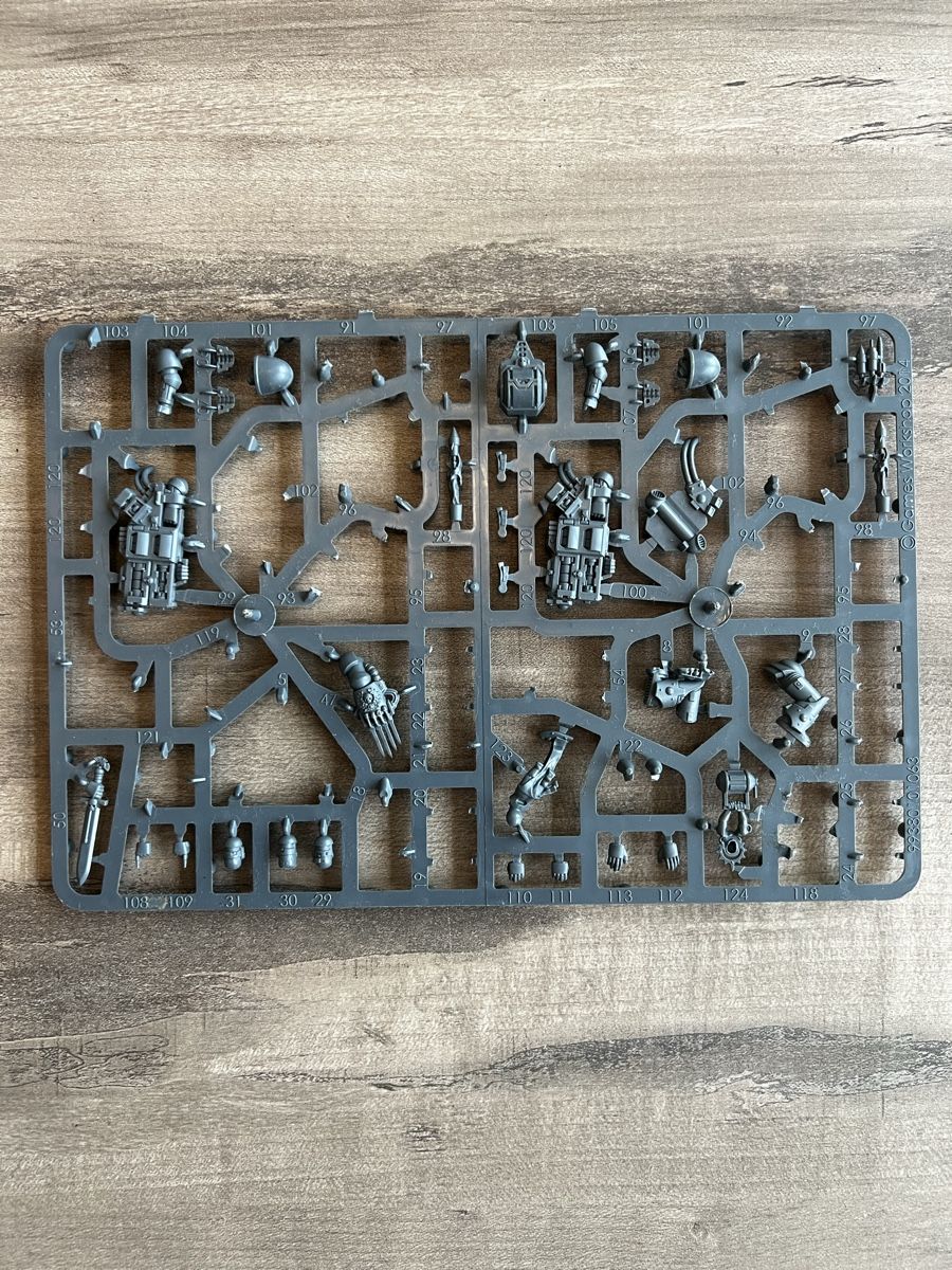 Giochi: Warhammer 40k/Horus Heresy Gussrahmen/Bits Set 3 – Usato da Läufelfingen venduto da stephiesheena 4