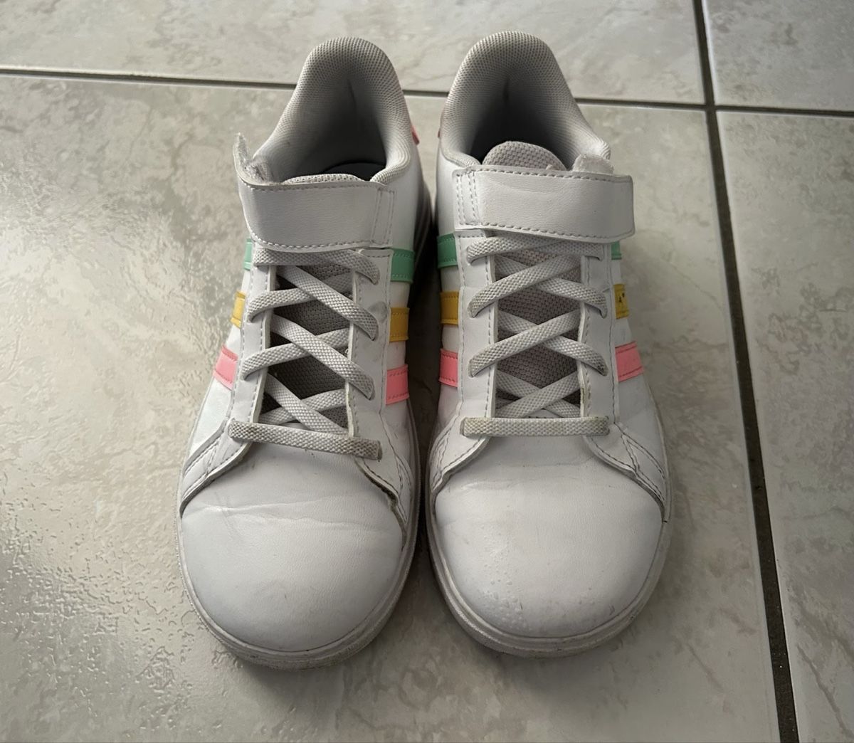 Adidas Scarpe per ragazze: Baskets Adidas 34 – Usato da Moutier venduto da Happyvidedressing