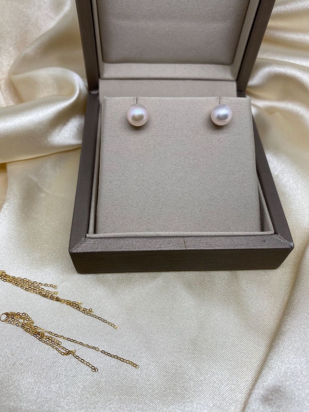 Ohrringe & -stecker: 7mm echte Perlen Ohrringe /18k Gold – Neu und originalverpackt aus Sarnen von Yingsperlen1 1