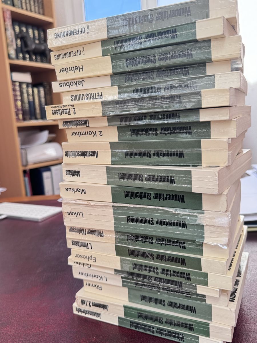 Bücher: Wuppertaler Studienbibel div. Bände  – Defekt aus Emmenbrücke von Balmoral