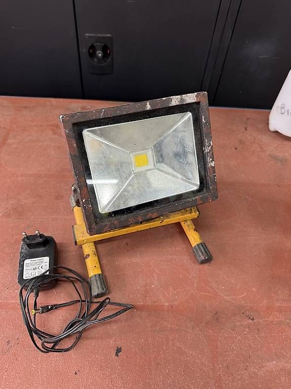 Lampade: Merox LED Baustrahler 20W – Usato da Beckenried venduto da chef3945