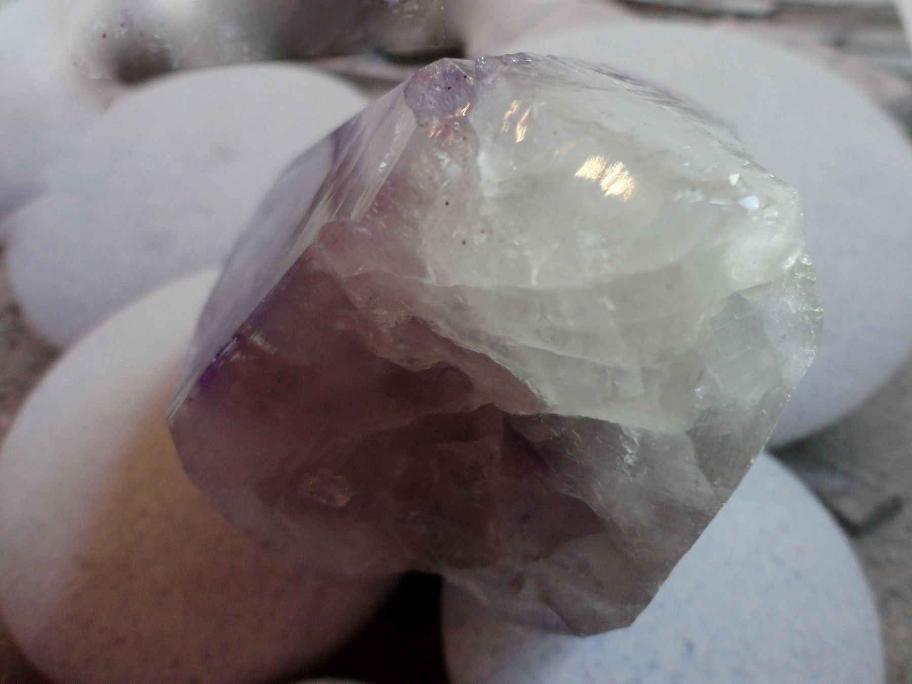 Edelsteine: Amethyst Spitze mit Stehfläche. – Neu (gemäss Beschreibung) aus Biberist von Steine 3