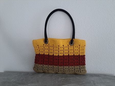 Selbstgehäkelte Tasche