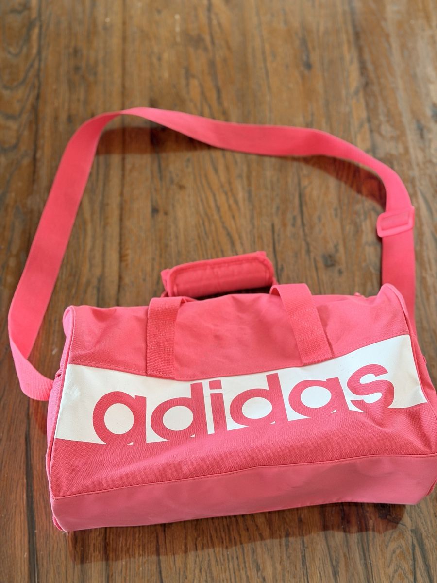 Adidas Taschen für Damen: Sporttasche Adidas – Gebraucht aus Zürich von Gadgets2020 8