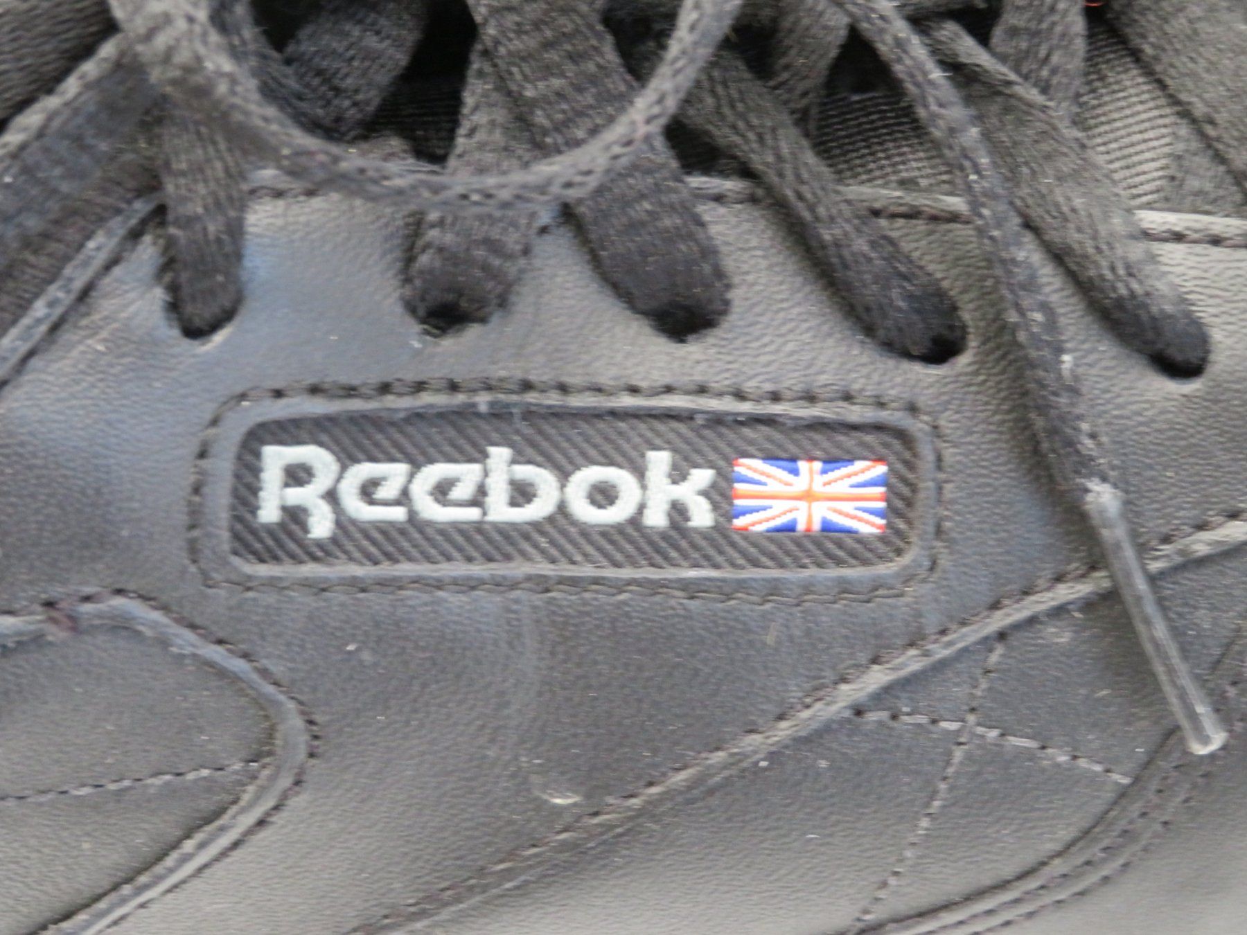 Reebok Scarpe da uomo: Reebook Sneakers Classic Schwarz Gr. 40.5 – Usato da Reinach BL venduto da WBZ-Flohmarkt 7