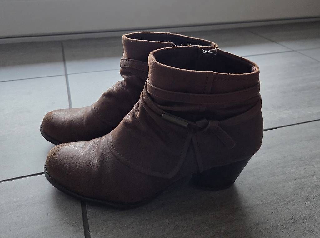 Scarpe da donna: dunkelbraune Stiefeletten (Grösse 37) – Usato da Herisau venduto da lia17 4