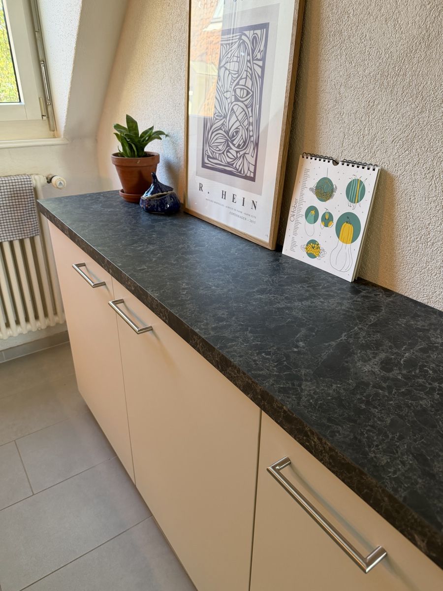 Commodes: Küchenkommode / Sideboard weiss mit dunkler Platte – D'occasion à Zürich par jen.bo 2
