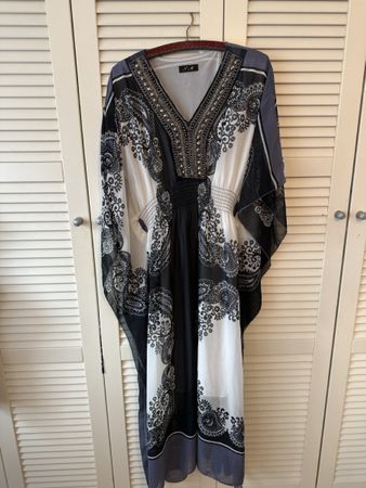 Damen Kaftan N.M schwarz weiss Perlen ca. Grösse 44