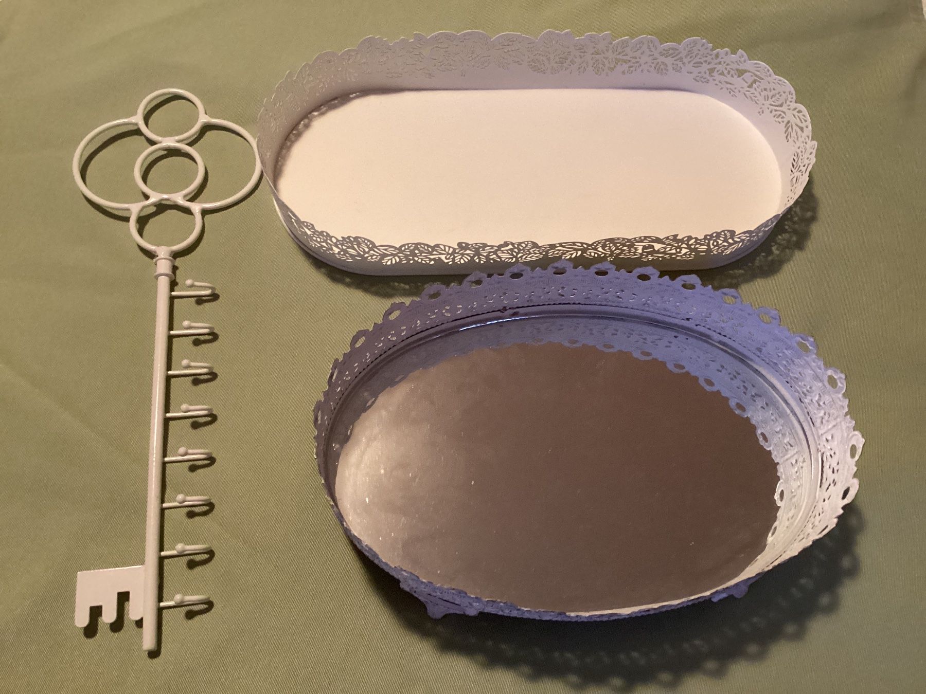 Pareti & Soffitti: 2 plateaux + suspens pour les clés – Usato da Pully venduto da claddagh