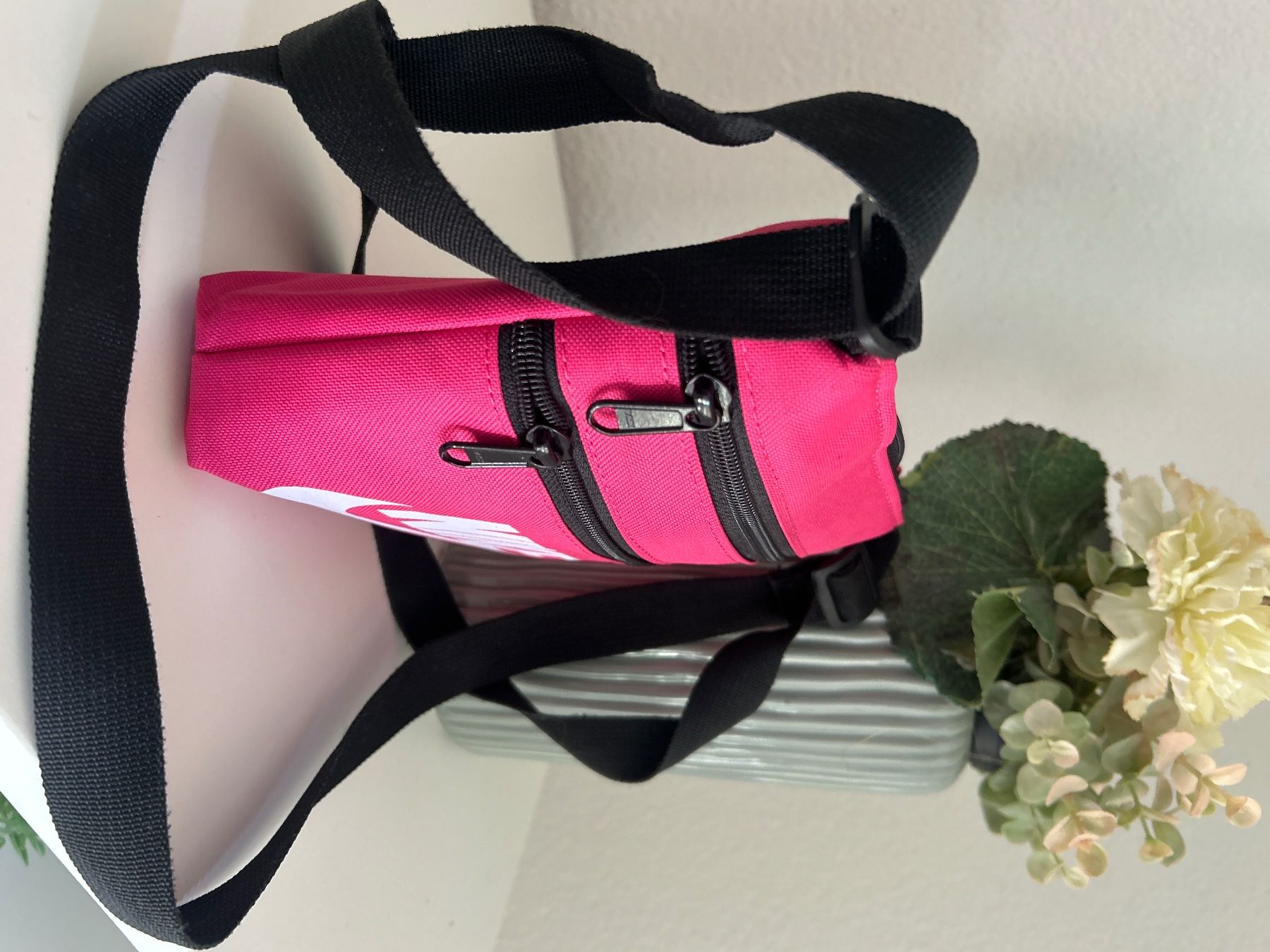 Taschen für Damen: Umhängetasche pink mit aussen und innen Fächern – Neu (gemäss Beschreibung) aus Brunnen von Nala2929 1