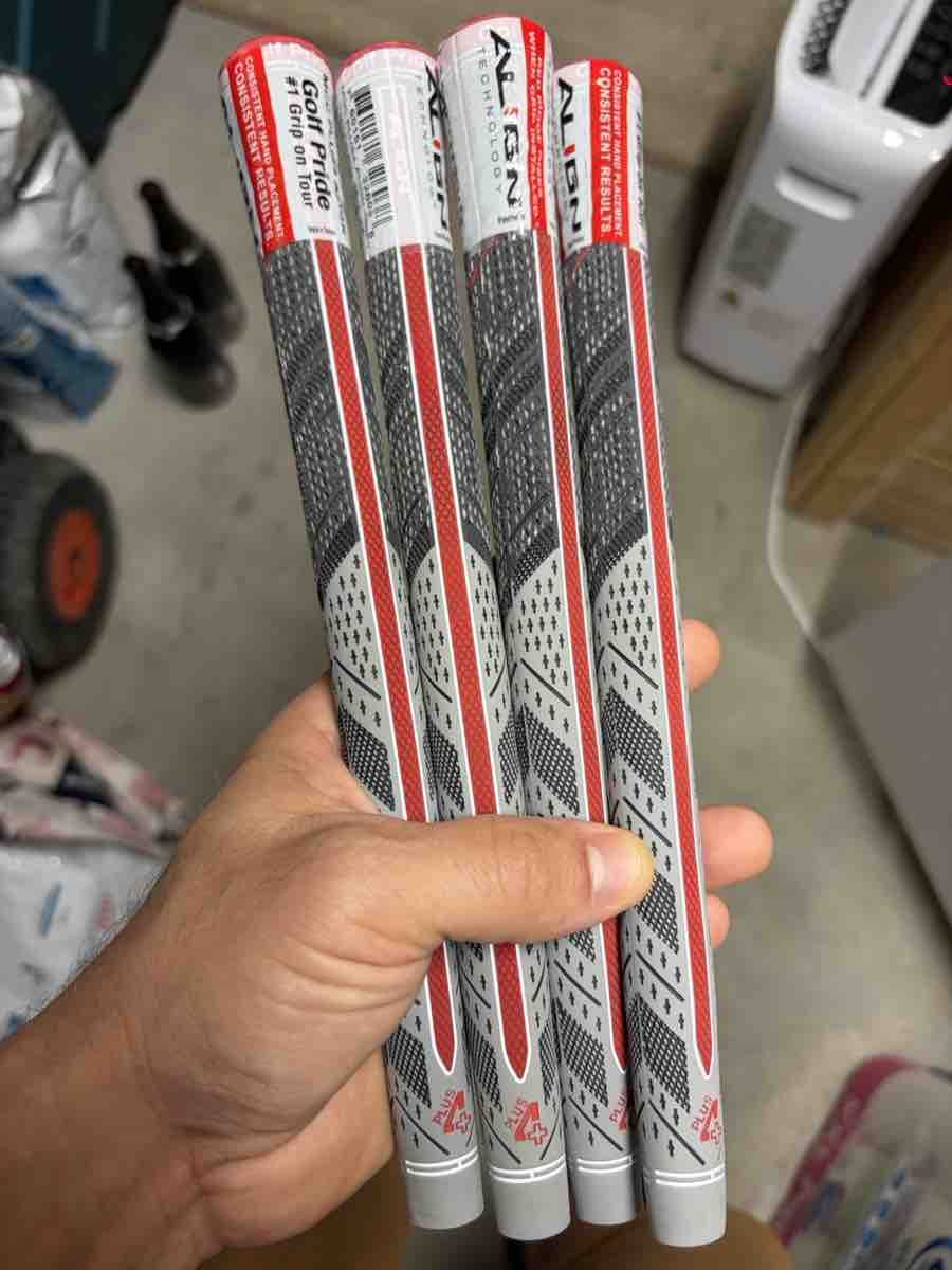 Mazze & Set: Golf Pride MCC Plus4 Align Grip / Griff neu, 4x Stk. – Nuovo e nell'imballaggio originale da Sempach Station venduto da Fleischfondue