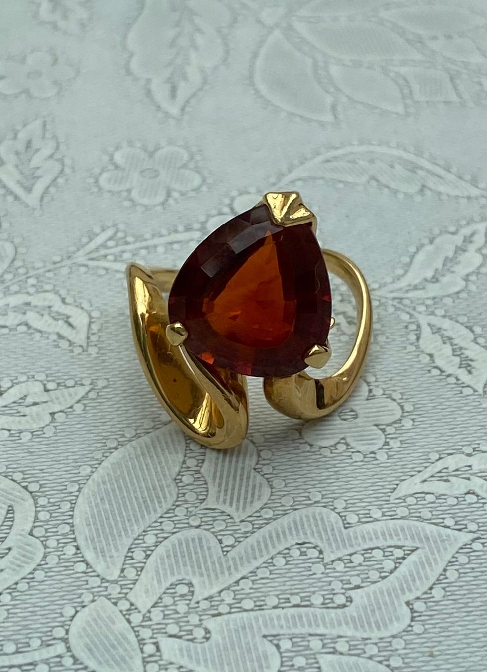 Ringe: Spezieller Ring 18 K GG mit grossem Citrin – Gebraucht aus Wettingen von taloo