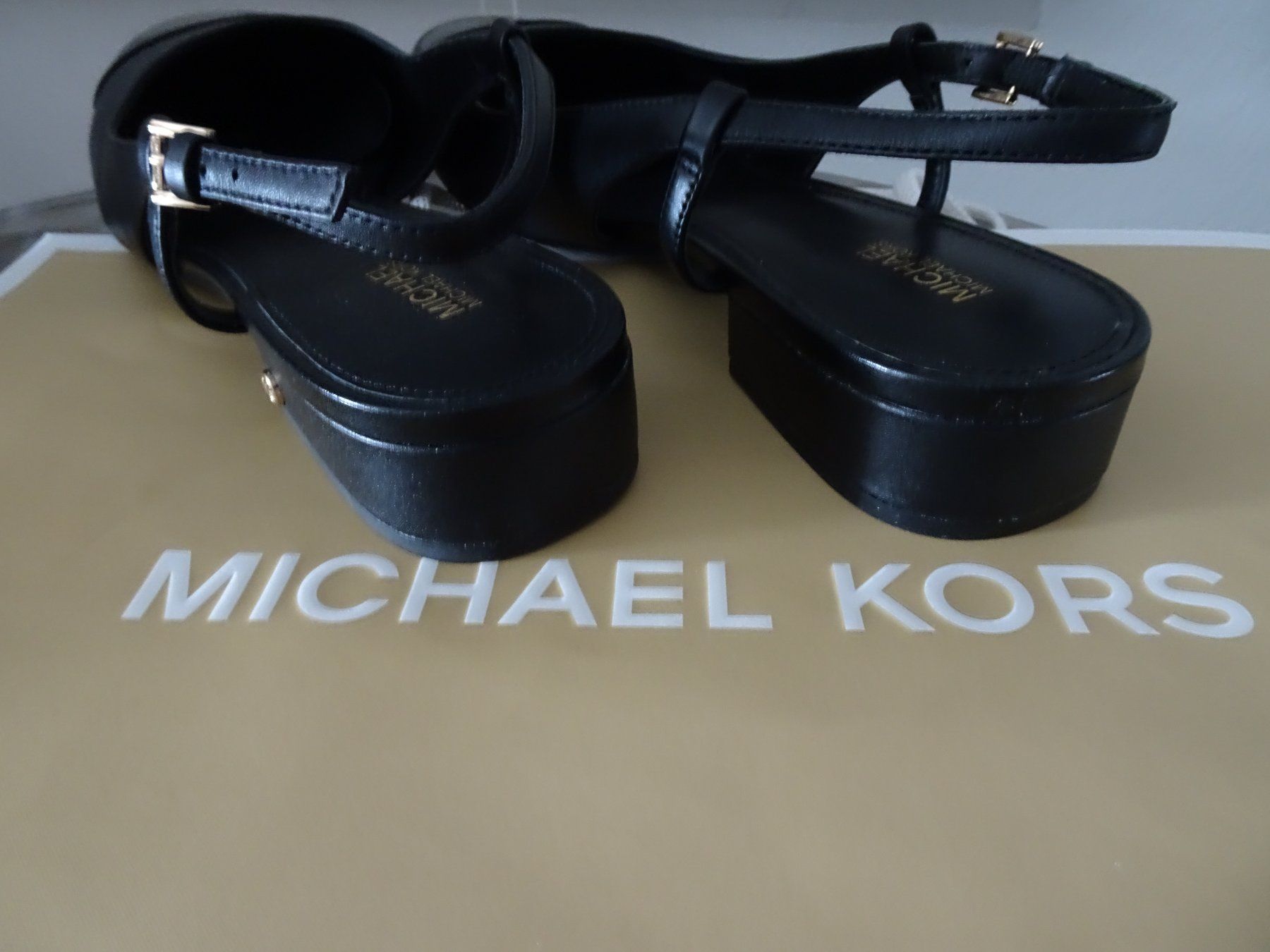 Michael Kors Scarpe da uomo: BRAND NEW MICHAEL KORS SLINGBACKS LEATHER 40 & CHANEL SAMPLE – Nuovo e nell'imballaggio originale da Oberwil b. Zug venduto da JICKY-1889 5