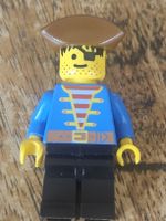 lego figurine pirate pi080 Pirate Blue Jacket, Black Legs,