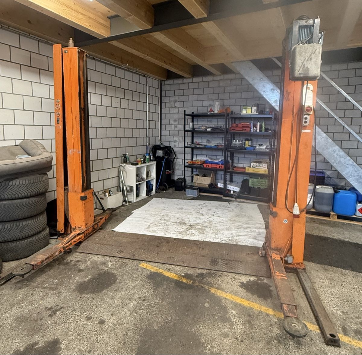 Ponts élévateurs & Crics: Autolift freistehend ABB Motor  – D'occasion à Walperswil par Flavioiseli69