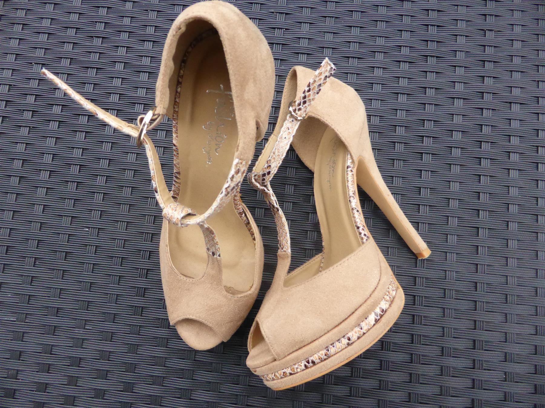 Scarpe da donna: Sandale, beige, Gr.38 – Usato da Schübelbach venduto da Dolly990_2