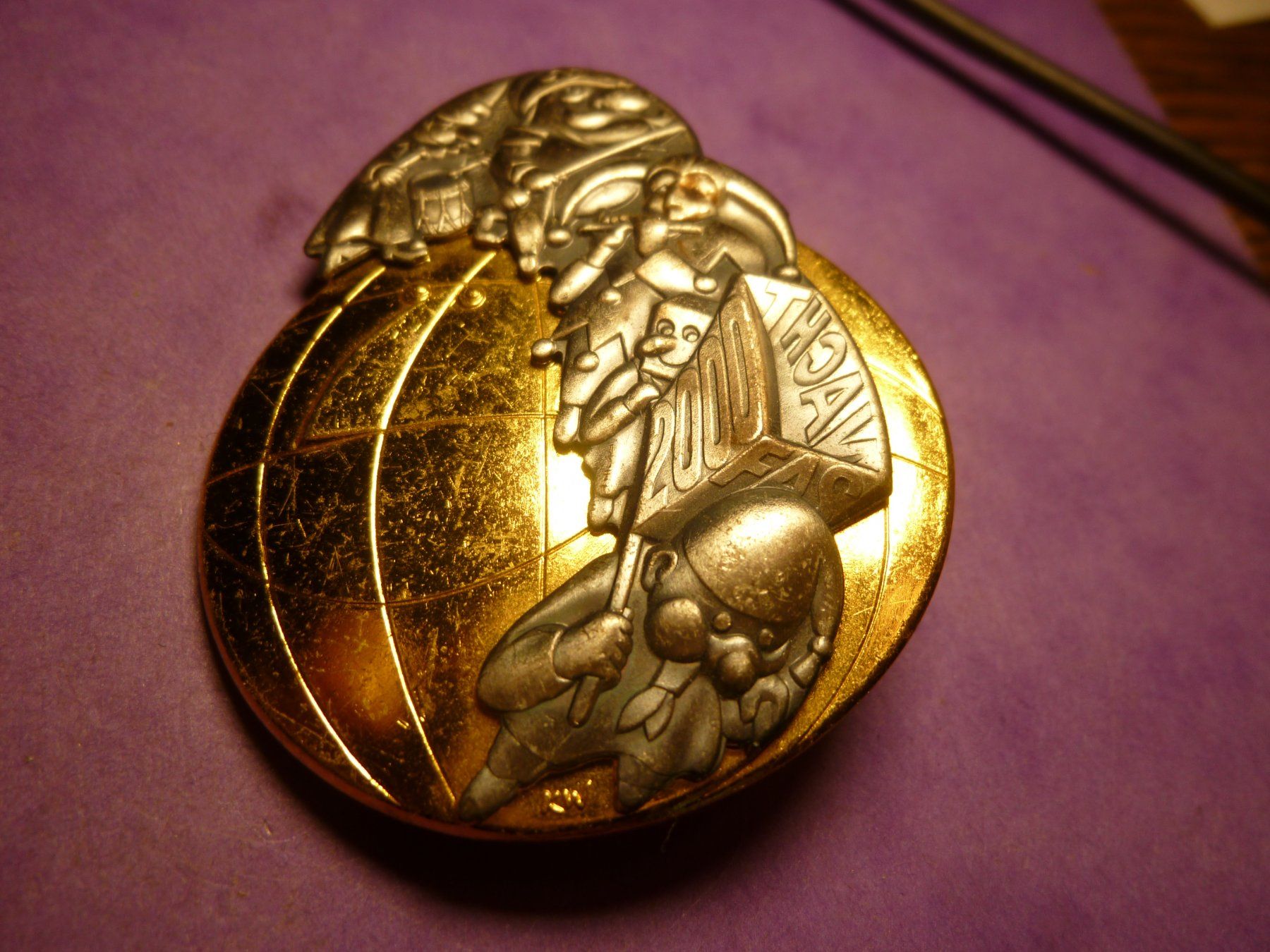 Plaketten & Abzeichen: BASEL 2000 GOLD – Gebraucht aus Ried (Muotathal) von Mandarin02