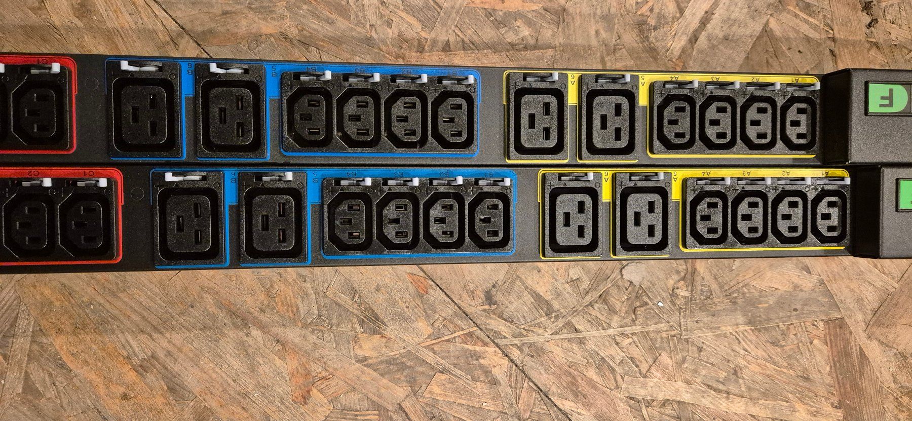 Componenti elettronici: 2 Distributeur multiprises Lenovo 32A  00YE182 – Usato da Mollens VD venduto da djoul01 2