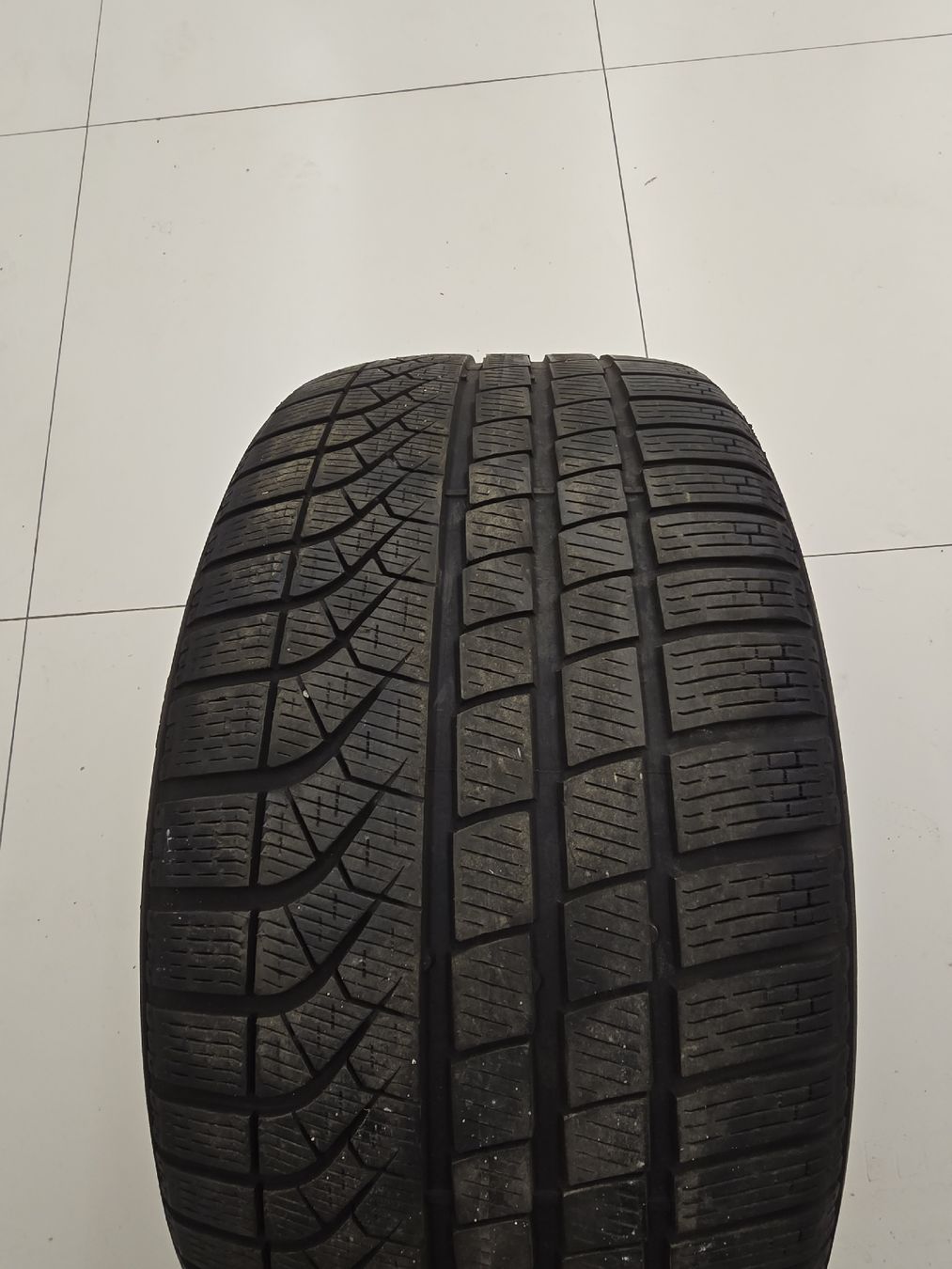 Altro in Scrittura & Disegno: Pneus hiver Porsche Taycan – Usato da Rolle venduto da Challenge13 5