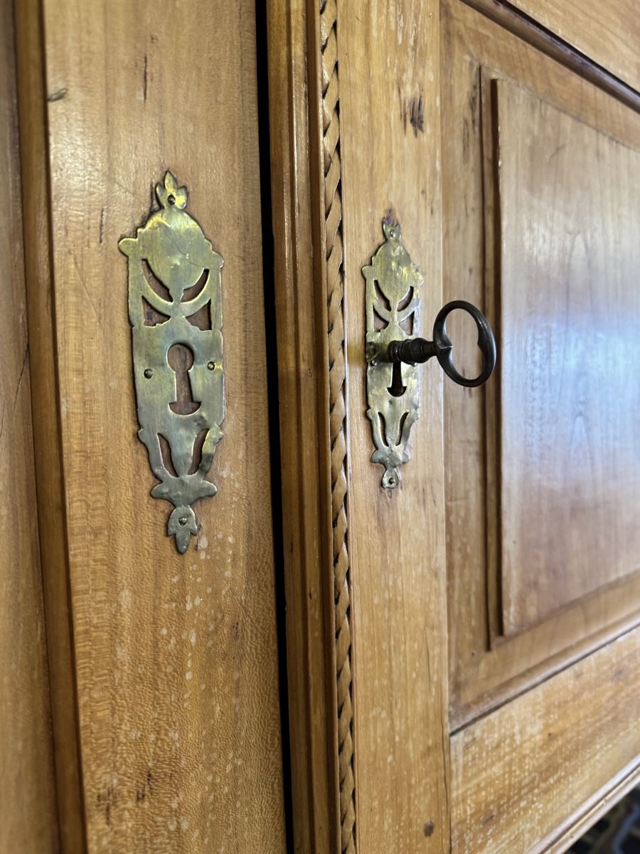 Credenze: Barock Buffet Kirsche 2 Teile 215x150 cm – Usato da Frasnacht venduto da Kulturpalast 2