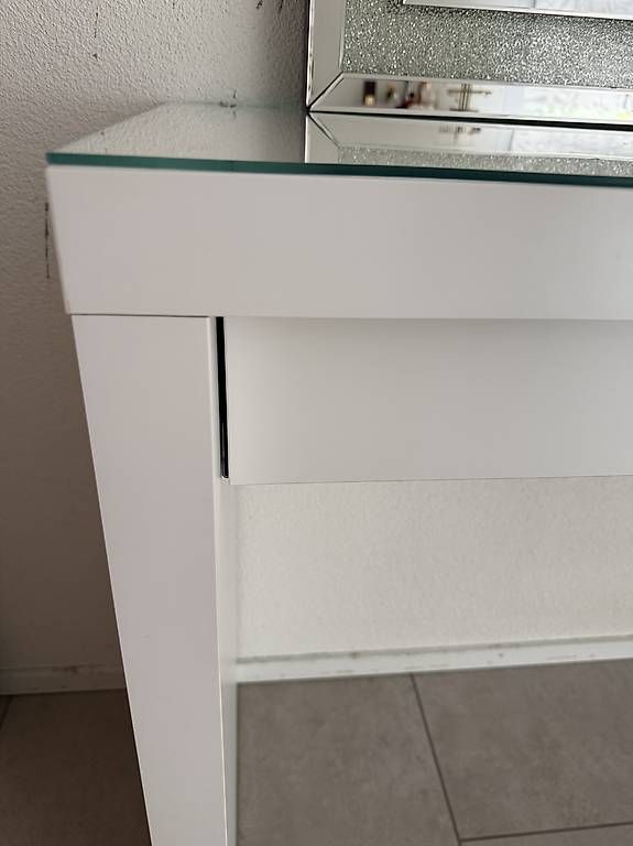 Ikea Tavoli da trucco: Moderner Schminktisch mit Glasplatte – Usato da Lengnau BE venduto da aya_2tvj 2