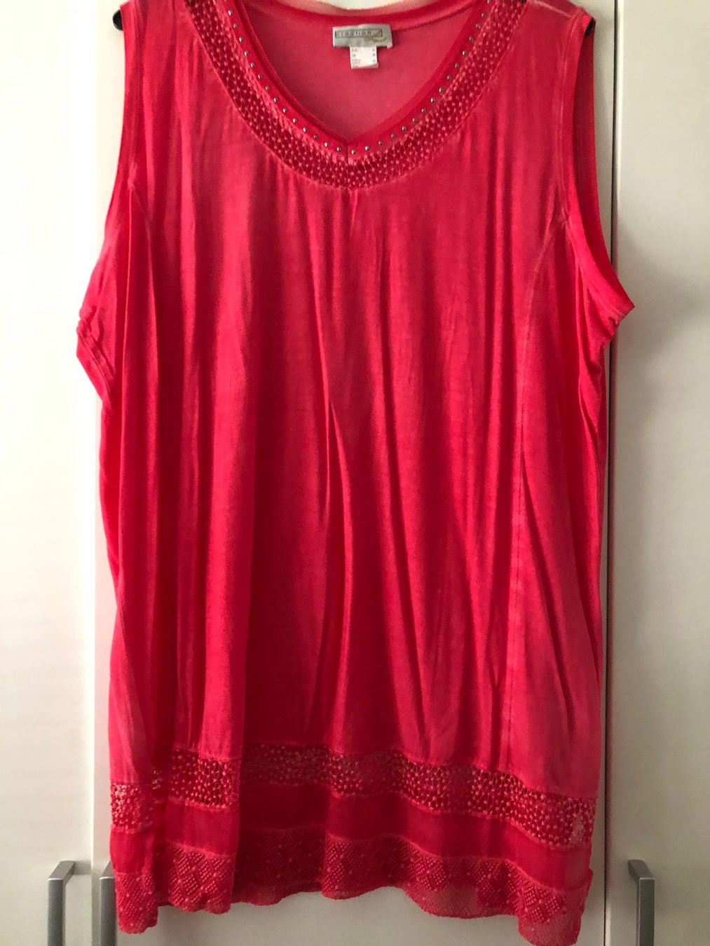 Tops: Top mit Spitzen, Création L, Gr. 52, neu – Gebraucht aus Uster von Elefanten2