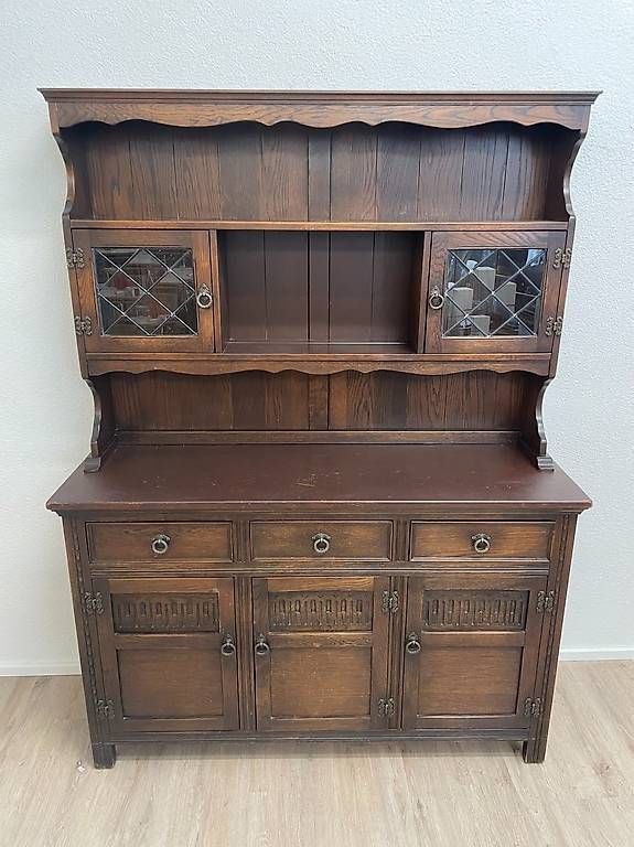 Credenze: Antik Tudor Oak Buffetschrank aus Eiche mit Bleiglas – Usato da Obernau venduto da Arche_Noah_Brocki