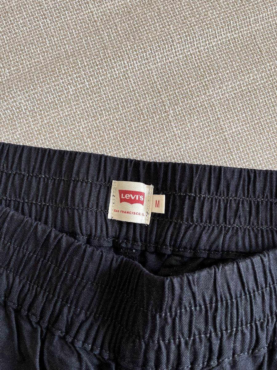 Levi's Pantaloni: Levi's Black Summer Pants - Size M, Lightweight Material – Usato da Mies venduto da Nib2011 3