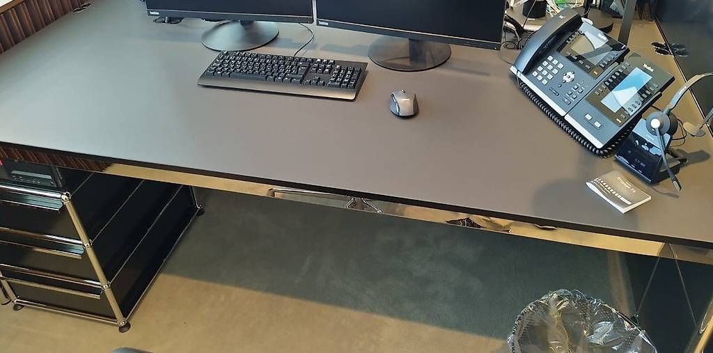 USM Scrivanie: Bürotisch USM Haller Black/Chrome-plated – Usato da Glattpark(Opfikon) venduto da Ric134 2