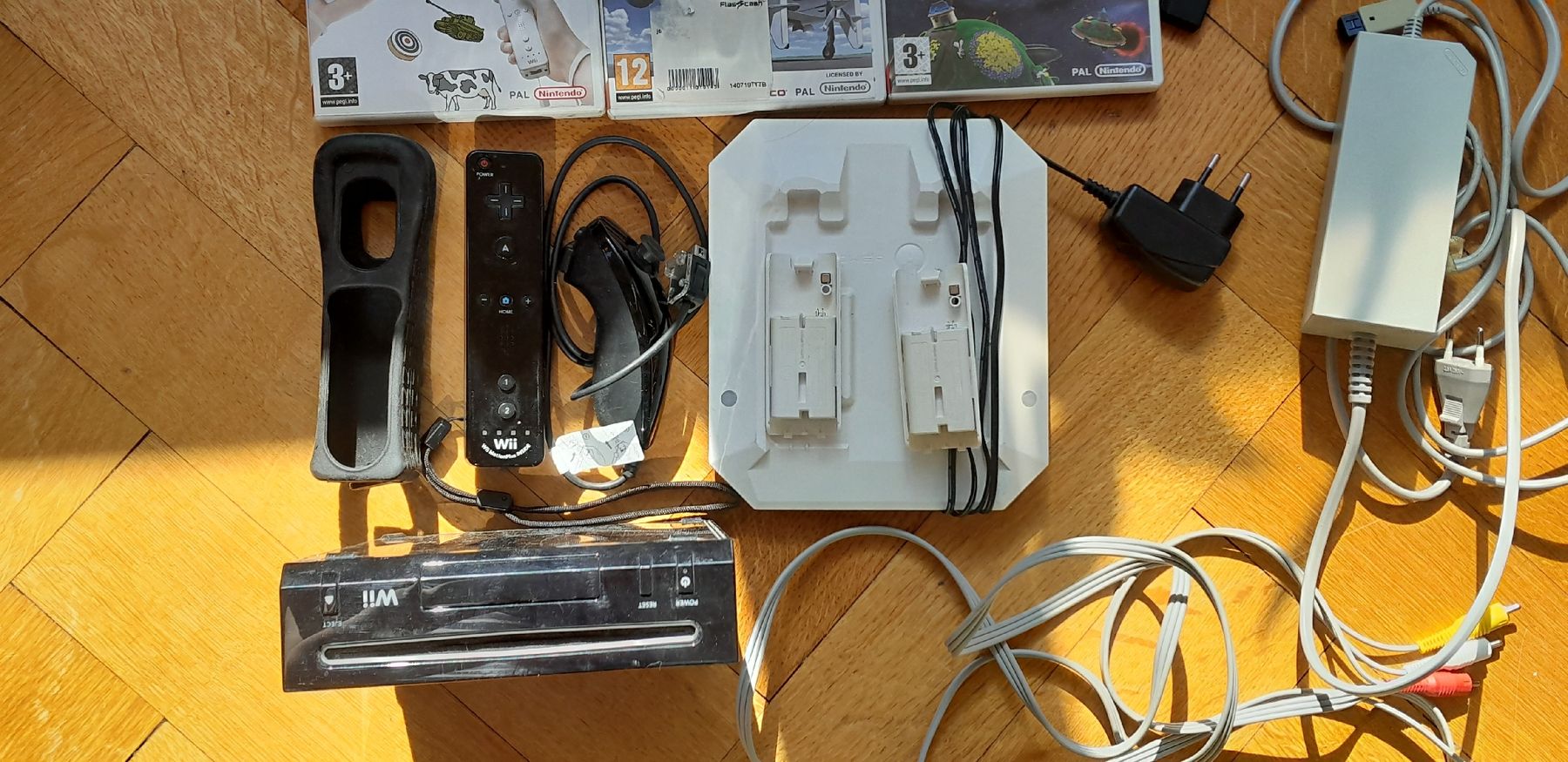 Nintendo Console: Nintendo Wii Black pack – Usato da Lausanne venduto da Esbraf1 2