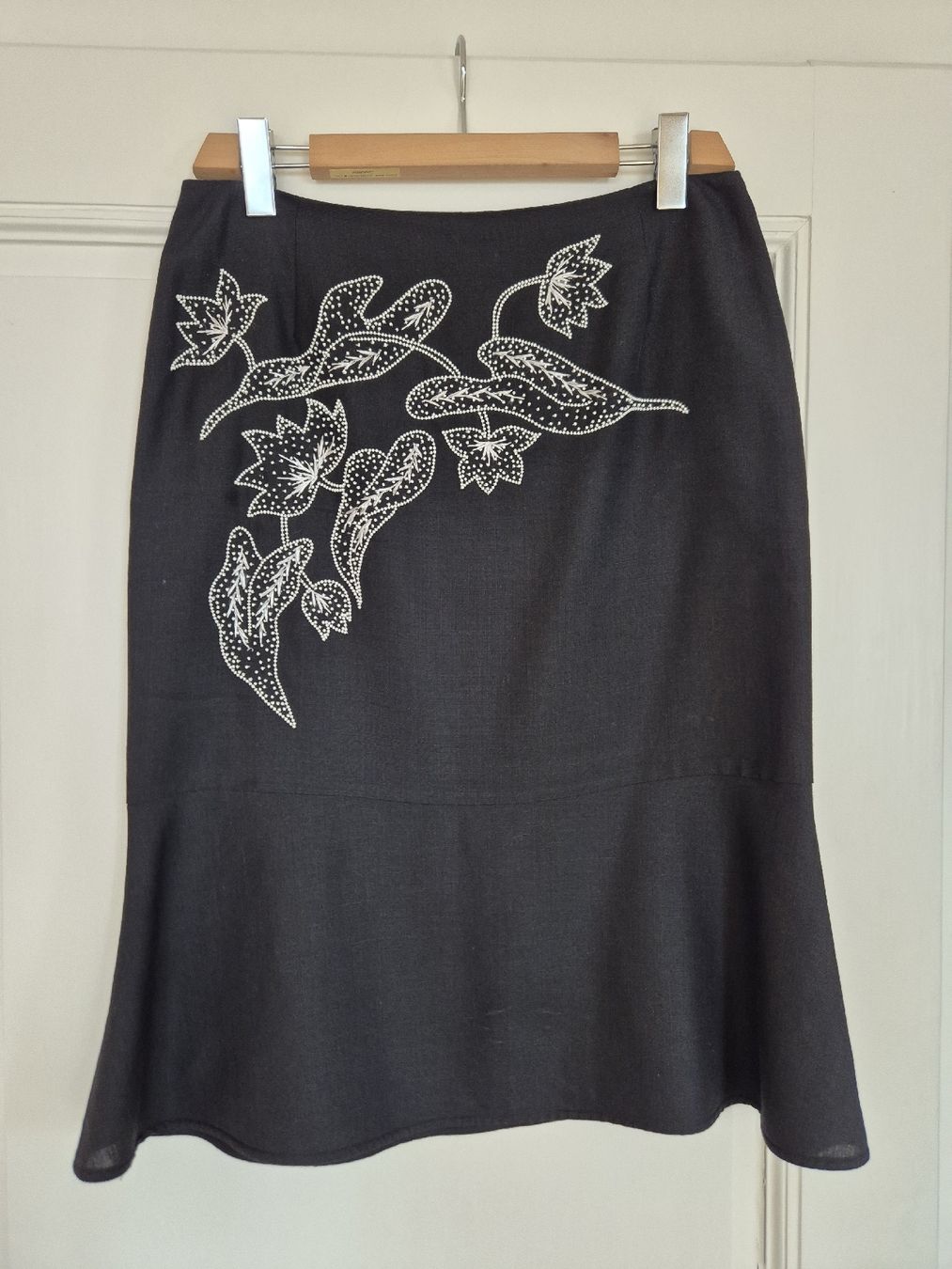 Valentino Gonne: VALENTINO -Jupe brodée- Taille L – Usato da Nyon venduto da Ejuel