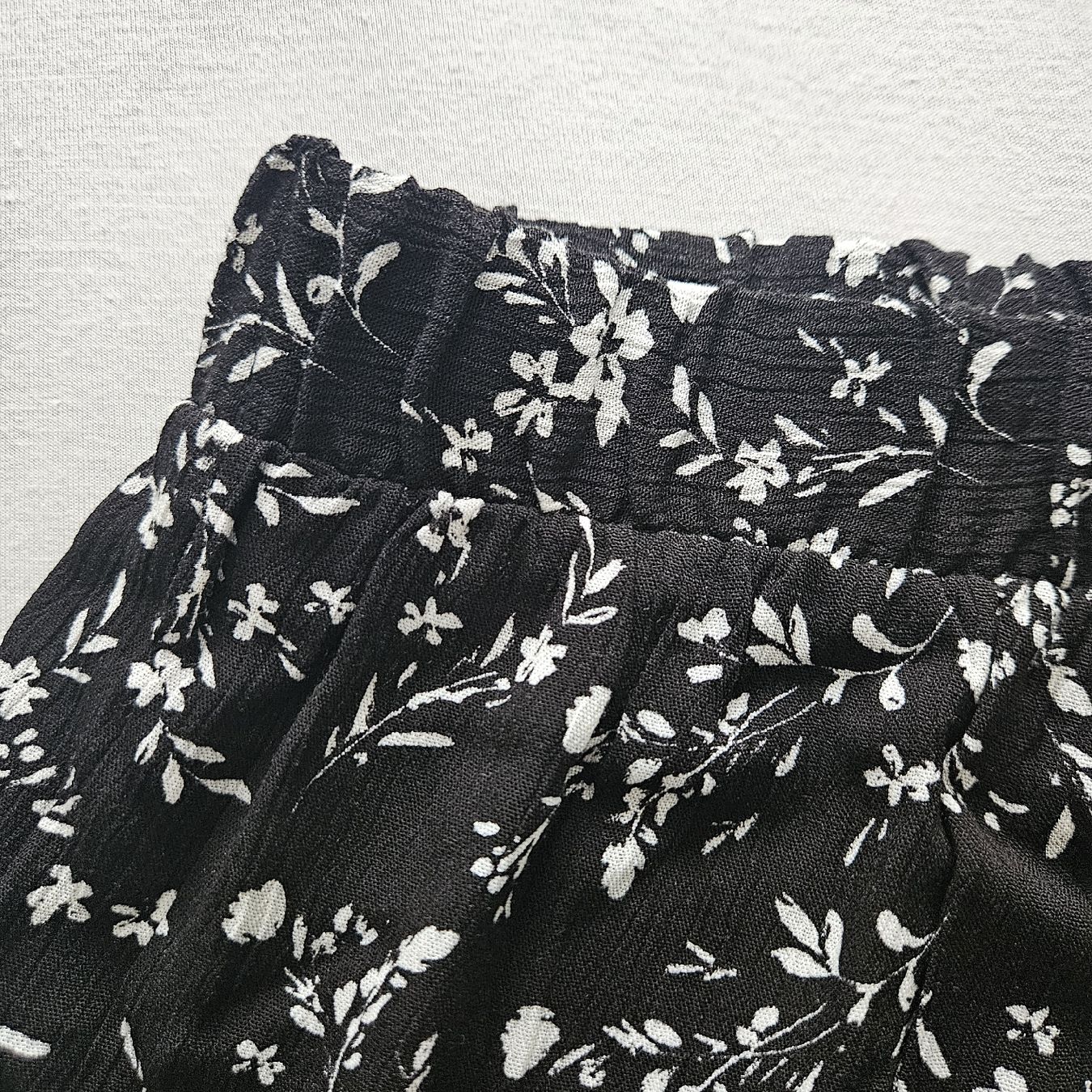 C&A Gonne: Leichter Sommerrock mit Blumen – Usato da Bern venduto da naaa000xci 1