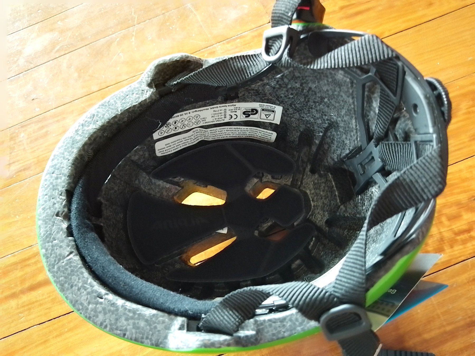 Alpina Caschi: Neuer Velohelm 47-51cm – Nuovo (secondo la descrizione) da Wald ZH venduto da gabriela1 2
