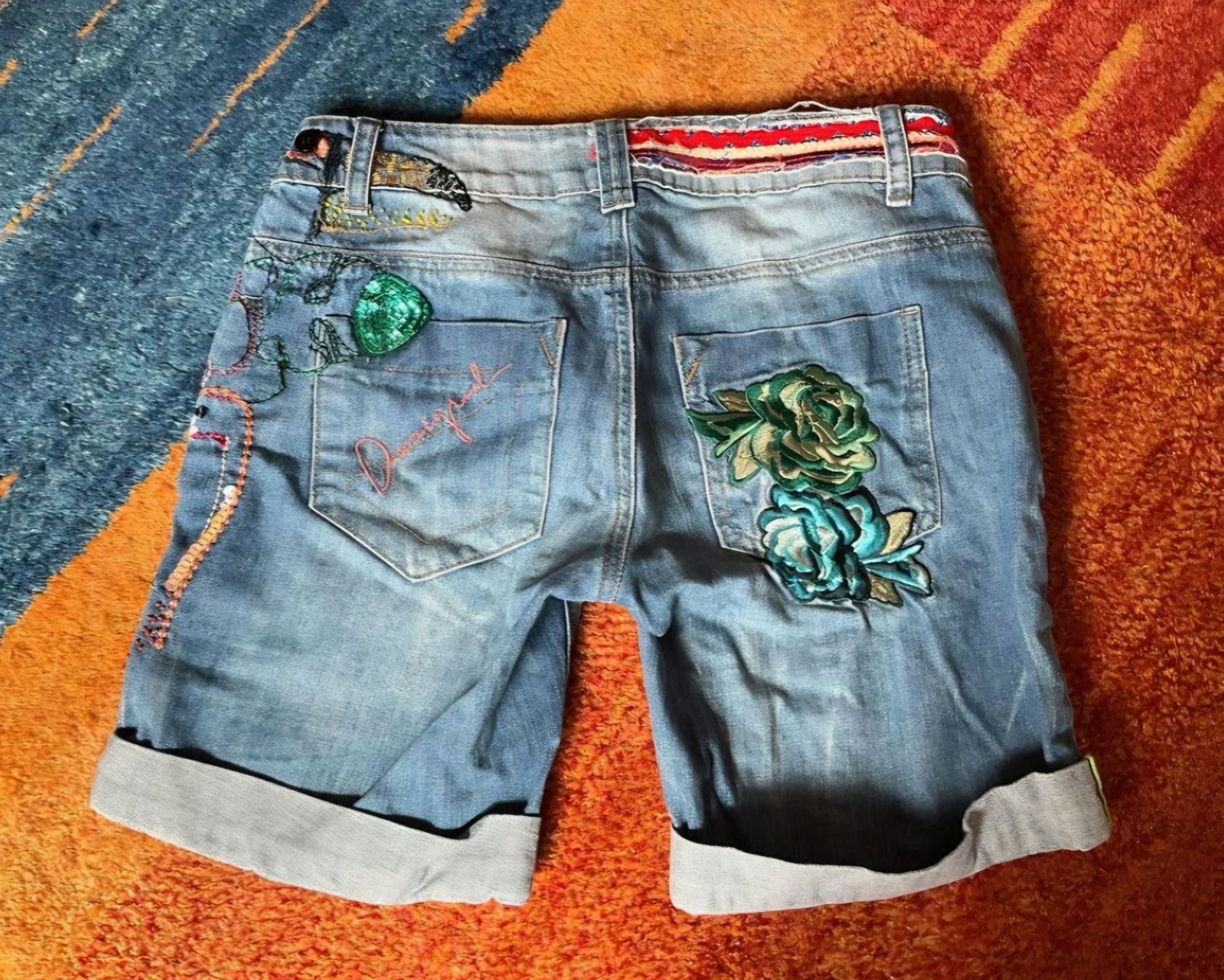 Desigual Hosen: Desigual Hose kurz – Gebraucht aus Madetswil von triforuz 1