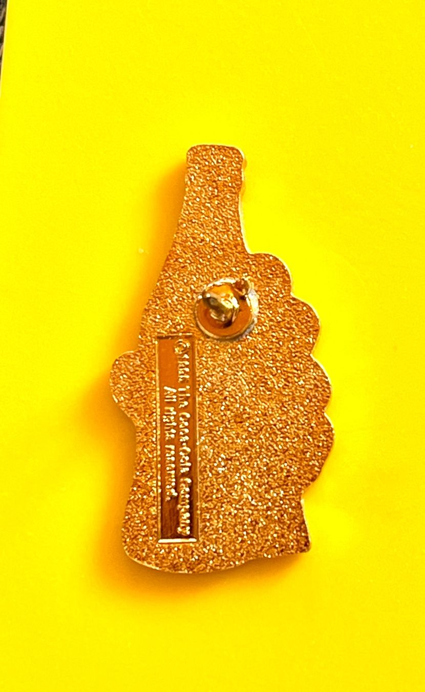 Placchette & Badge: Pin coca cola bouteille – Usato da Renan BE venduto da johncactus 1