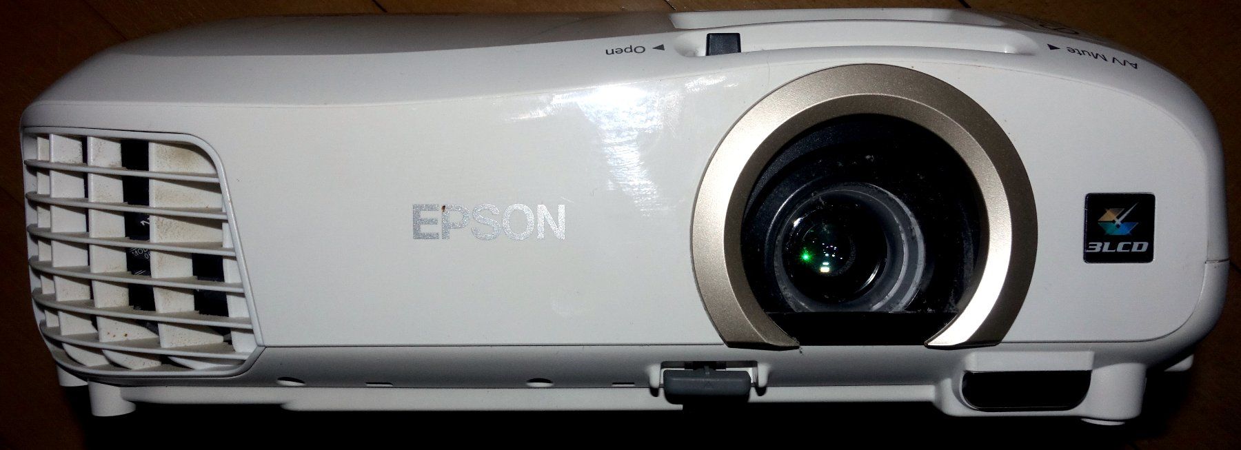Epson Videoprojektoren: Epson Beamer EH-TW5300 – Gebraucht aus Winterthur von Phicardo