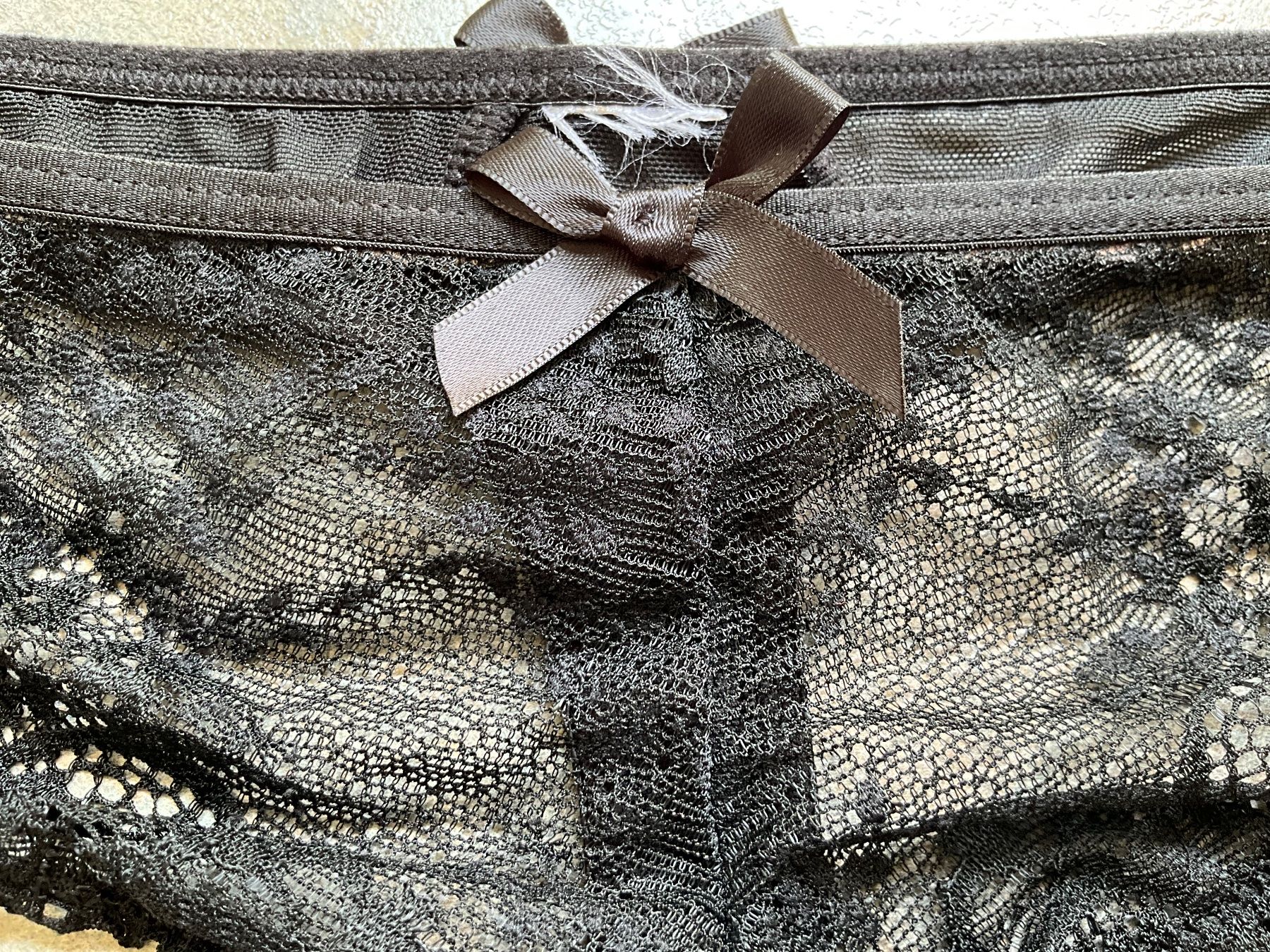Autres dessous: String Damen Farbe schwarz Größe M – D'occasion à Basel par elster1986 2